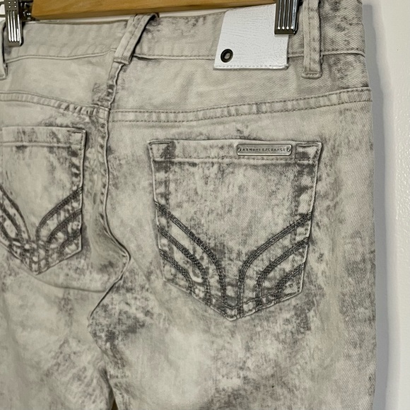 Armani Exchange light grey acid wash jeans with zip ankle - Picture 5 of 7